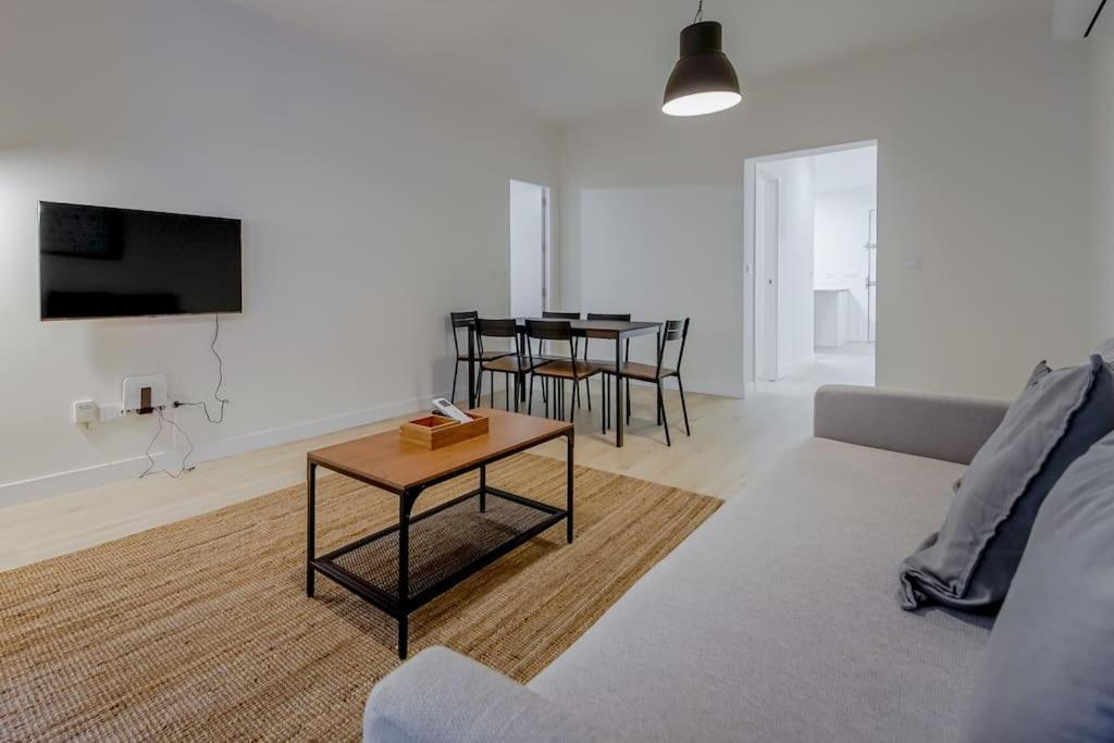 Modern Apt Para 6Px En La Plaza De Tirso De Molina マドリード エクステリア 写真